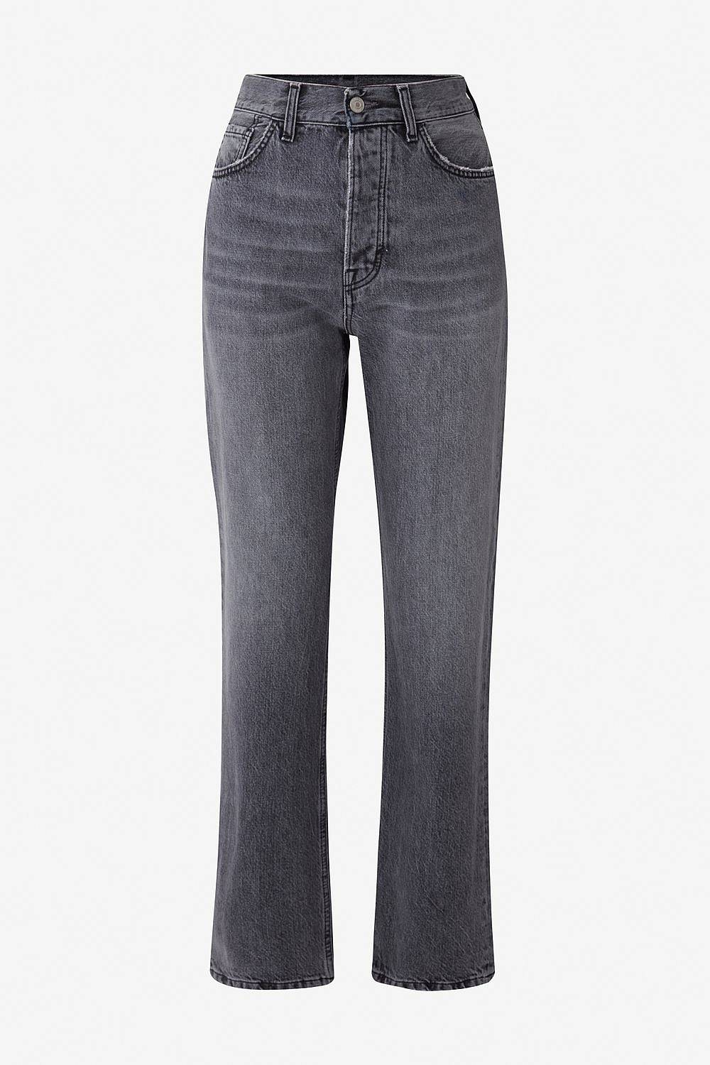 The 8 Best Loose-Fitting Jeans for Women