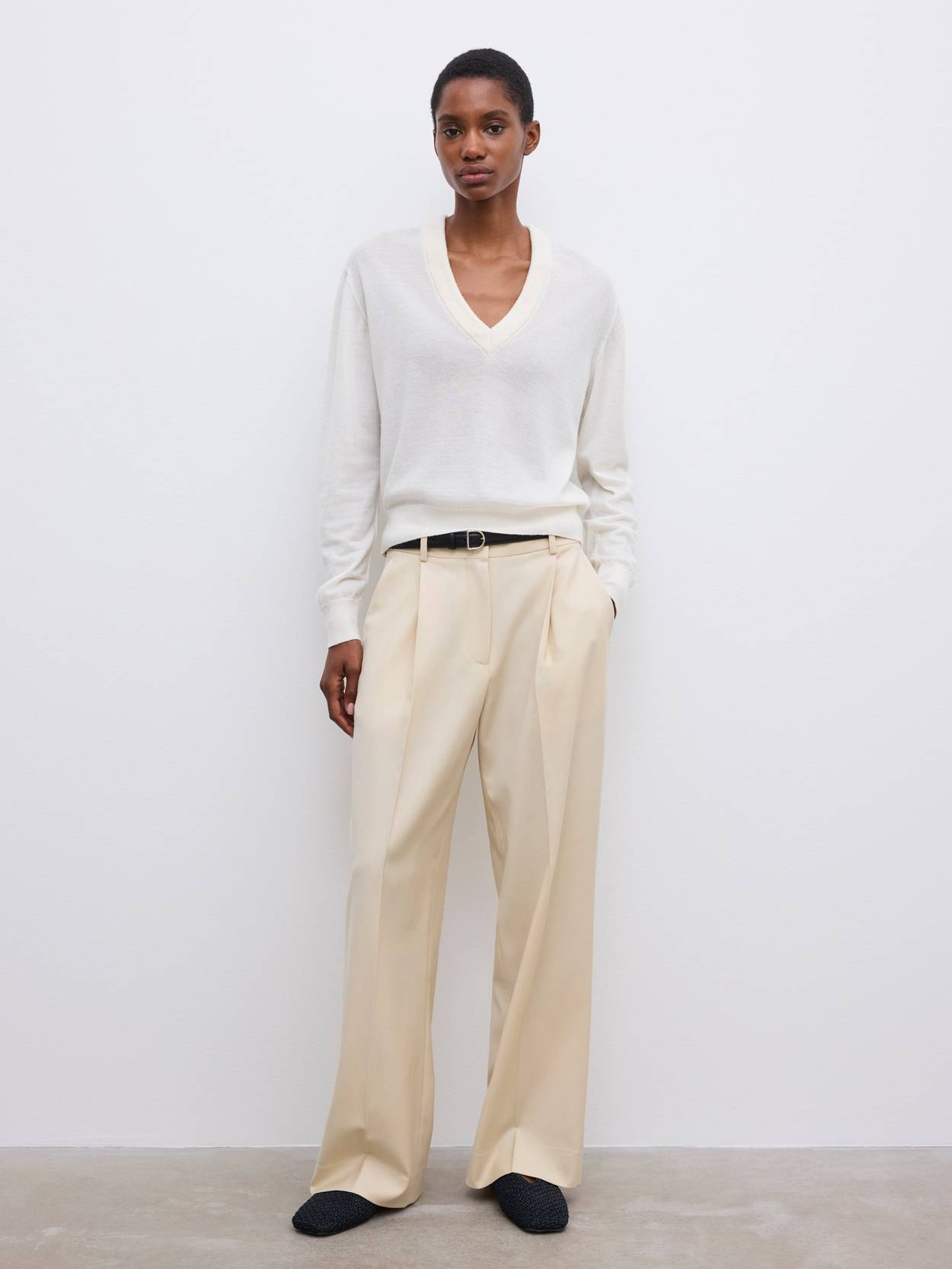 Cashmere V-neck knit