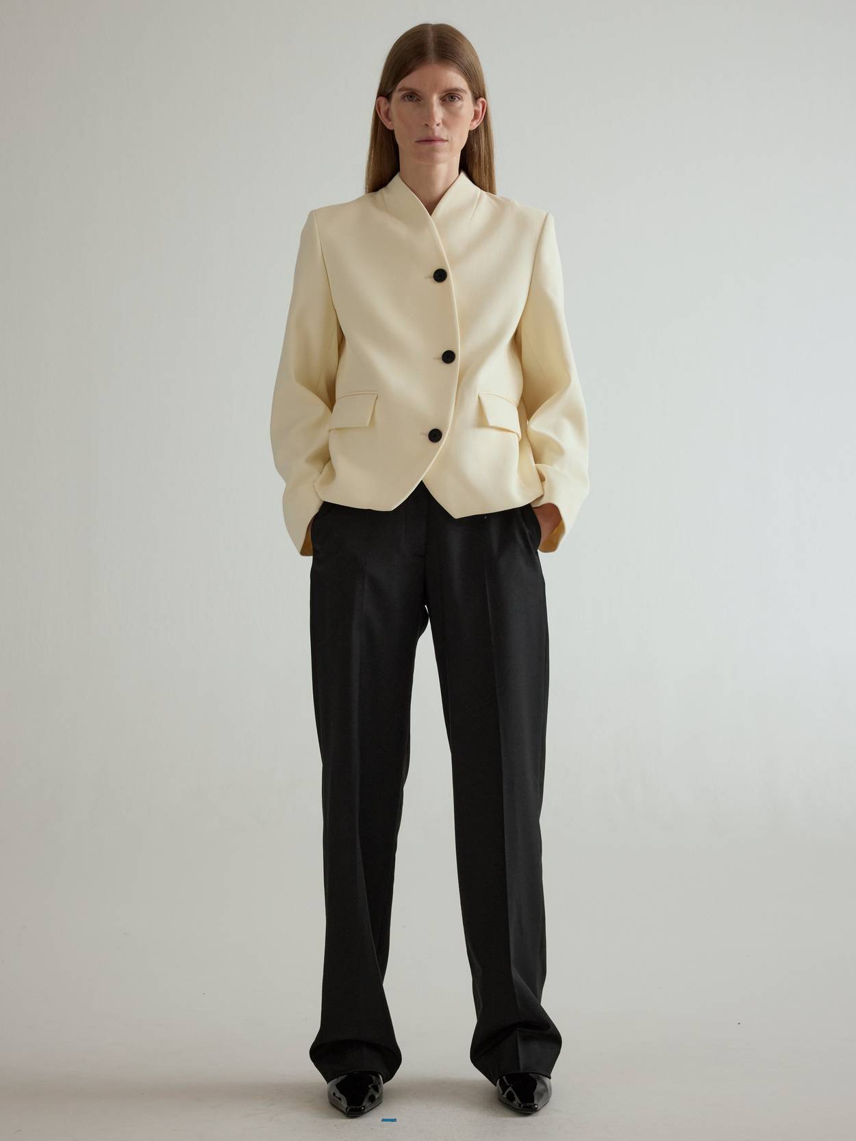 Short curved jacket