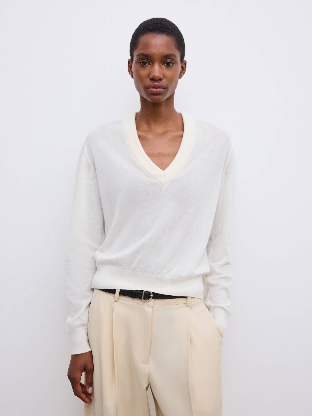 Cashmere V-neck knit